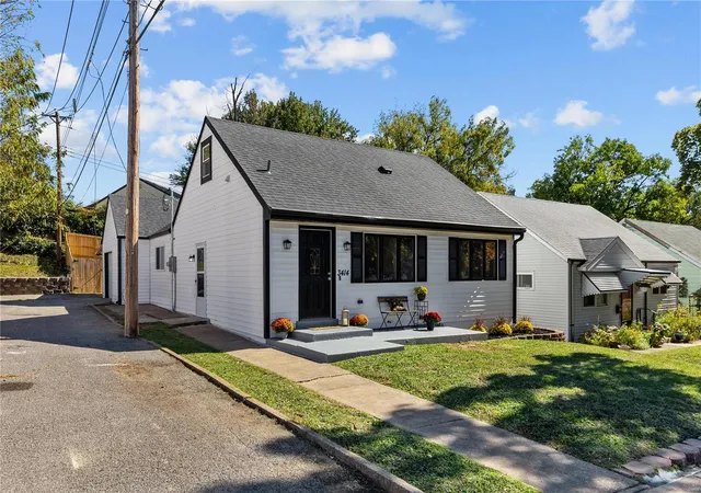 Single Family Residence at 3414 Regal Pl, Saint Louis, MO 63139 | MLS# MIS24066151 | | Sold on 2025-02-11