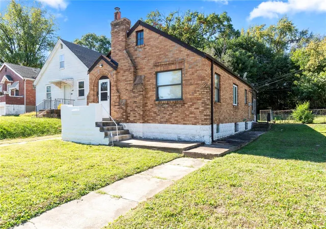 Single Family Residence at 1541 Nixon Ave, Saint Louis, MO 63133 | MLS# MIS24066162 | | Sold on 2024-11-25