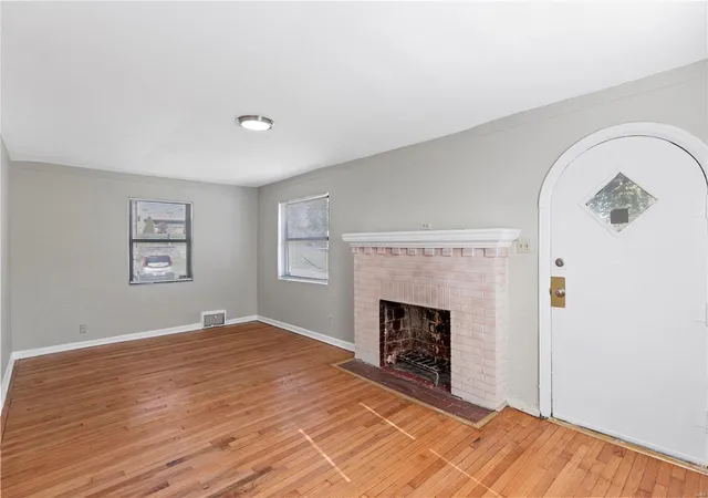 Photo 3 of Single Family Residence at 1541 Nixon Ave, Saint Louis, MO 63133 | MLS# MIS24066162 | | Sold on 2024-11-25