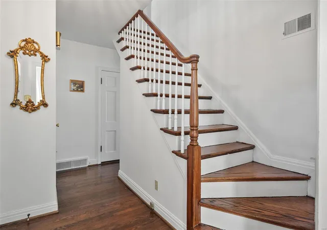 Photo 2 of Single Family Residence at 1514 Andrew Dr, Saint Louis, MO 63122 | MLS# MIS24066347 | | Sold on 2025-05-08