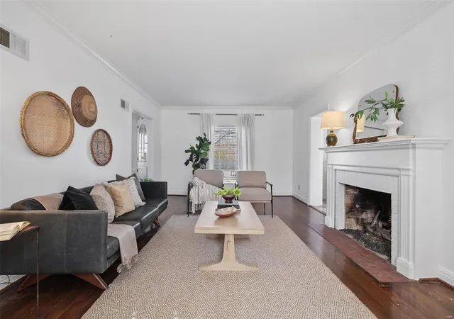 Photo 4 of Single Family Residence at 1514 Andrew Dr, Saint Louis, MO 63122 | MLS# MIS24066347 | | Sold on 2025-05-08