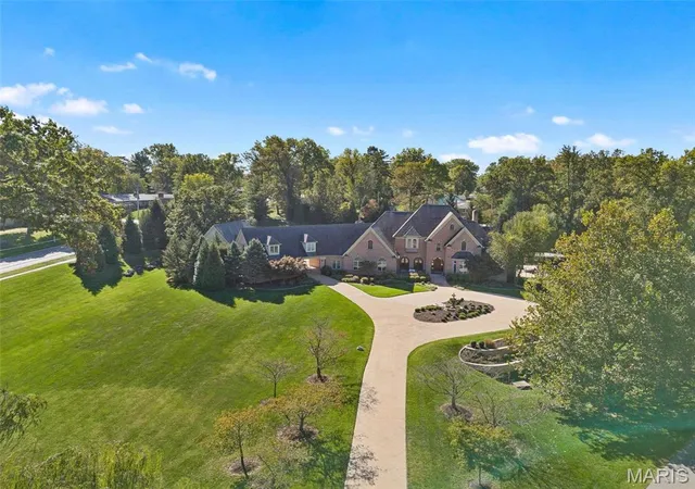 Single Family Residence at 1 Claychester Dr, Saint Louis, MO 63131 | MLS# MIS24066390 | | Sold on 2025-09-10