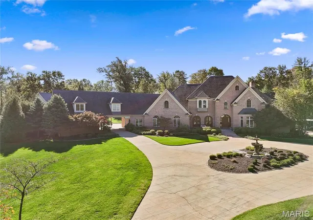 Photo 1 of Single Family Residence at 1 Claychester Dr, Saint Louis, MO 63131 | MLS# MIS24066390 | | Sold on 2025-09-10