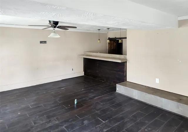 Photo 5 of Single Family Residence at 2528 N Pierce Ave, Springfield, MO 65803 | MLS# MIS24066516 | | Sold on 2025-02-07