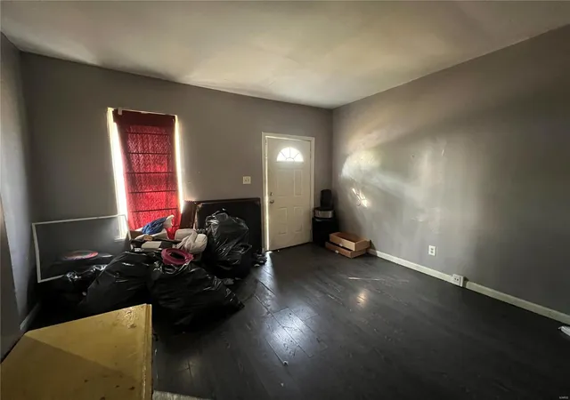 Photo 4 of Single Family Residence at 3928 Oakwood Ave, Saint Louis, MO 63121 | MLS# MIS24066603 | | Sold on 2025-01-17