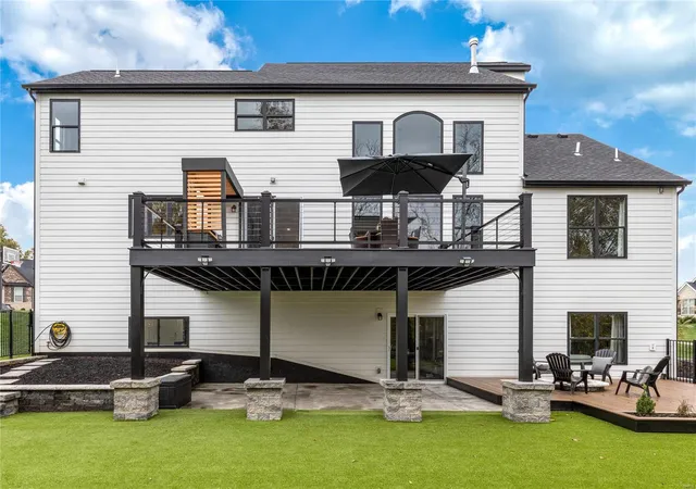 Photo 3 of Single Family Residence at 5109 Castle Tower Dr, Saint Charles, MO 63304 | MLS# MIS24066635 | | Sold on 2025-01-03