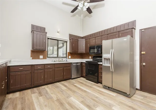 Photo 2 of Single Family Residence at 29 San Carlos Dr, Saint Charles, MO 63303 | MLS# MIS24066669 | | Sold on 2024-12-17