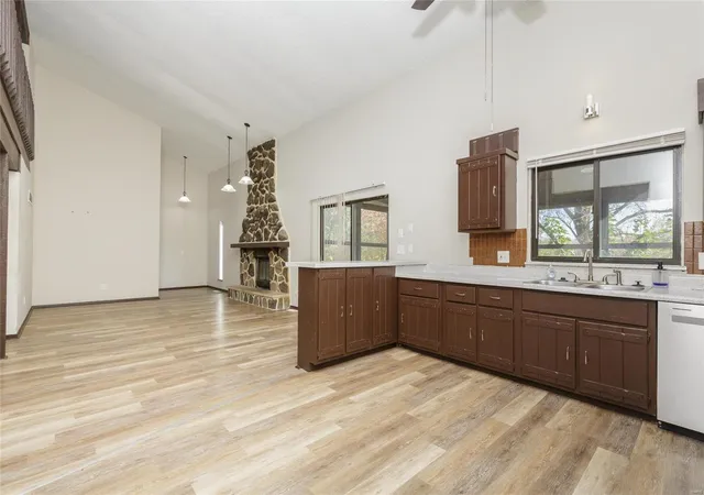 Photo 3 of Single Family Residence at 29 San Carlos Dr, Saint Charles, MO 63303 | MLS# MIS24066669 | | Sold on 2024-12-17