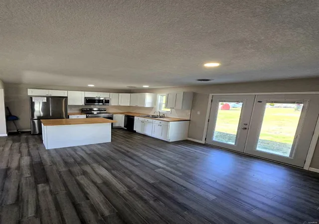 Photo 3 of Single Family Residence at 109 East Haig St, Vandalia, MO 63382 | MLS# MIS24066679 |  | Sold on 2025-01-17
