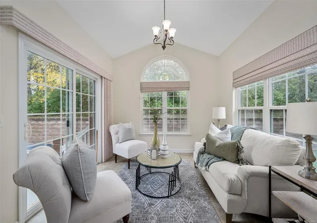 Photo 2 of Villa at 337 Revolution Dr, Saint Peters, MO 63376 | MLS# MIS24066696 | | Sold on 2025-01-30