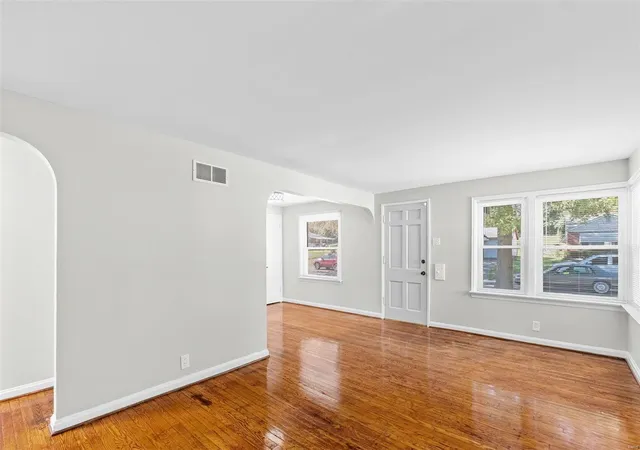 Photo 4 of Single Family Residence at 1936 Stillwater Dr, Saint Louis, MO 63114 | MLS# MIS24066759 | | Sold on 2025-01-31