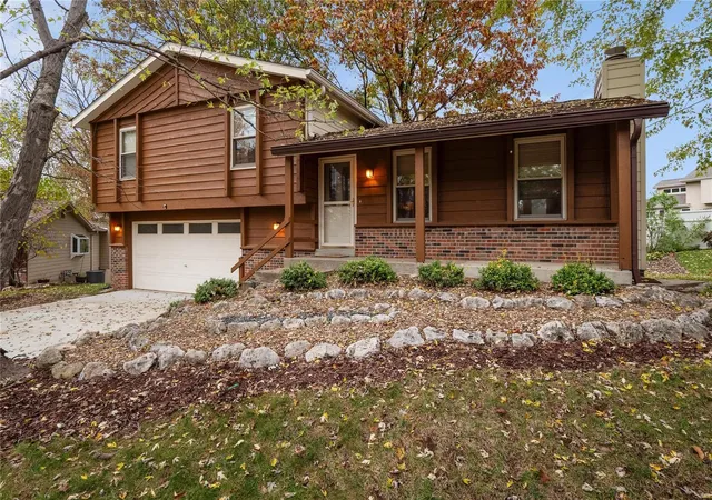Photo 1 of Single Family Residence at 108 Whispering Oaks Dr, Saint Charles, MO 63304 | MLS# MIS24066803 | | Sold on 2025-01-06