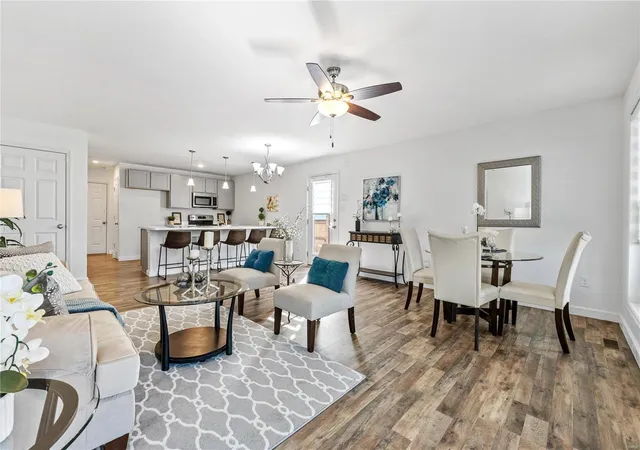 Photo 4 of Single Family Residence at 20 Freehold Rock Pl, Saint Charles, MO 63301 | MLS# MIS24066861 |  | Sold on 2025-01-16