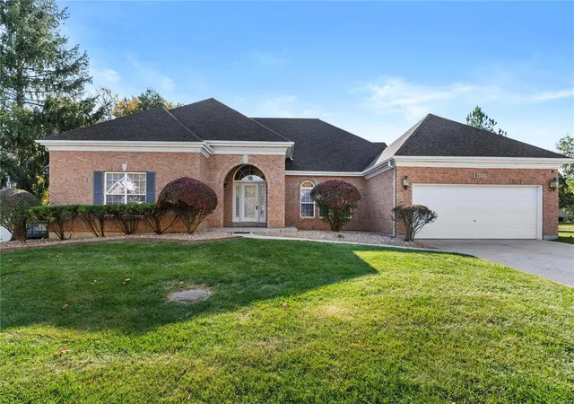 Photo 2 of Single Family Residence at 921 Locksley Manor Dr, Lake Saint Louis, MO 63367 | MLS# MIS24067022 | | Sold on 2025-01-02