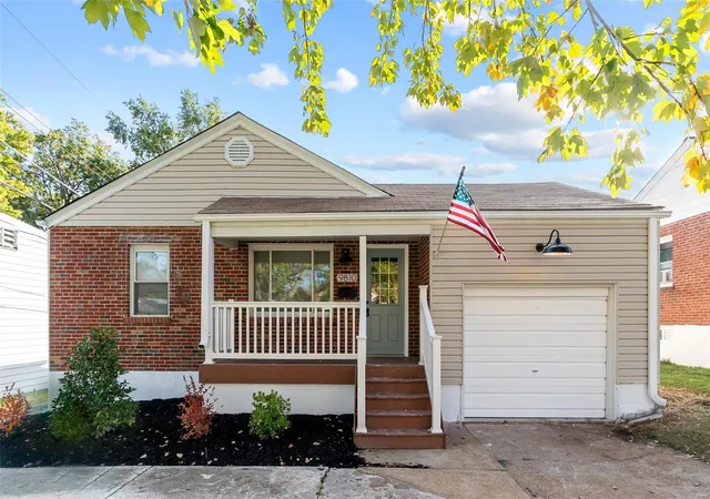 Photo 1 of Single Family Residence at 9810 Huntingdon Ln, Saint Louis, MO 63123 | MLS# MIS24067307 |  | Sold on 2025-01-03