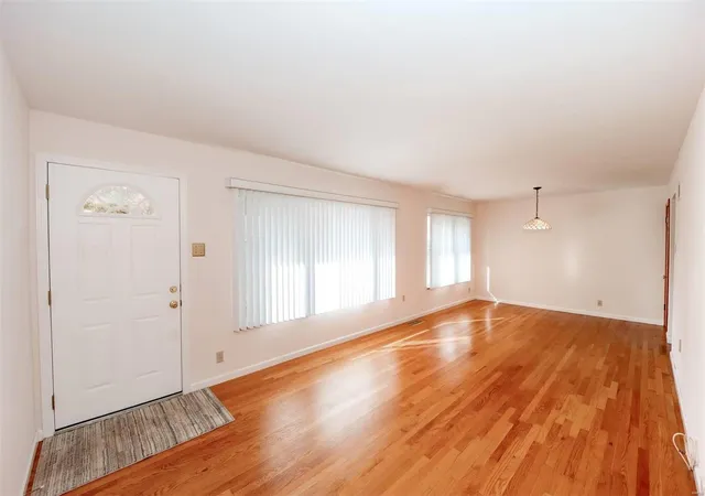 Photo 3 of Single Family Residence at 21 Buckley Meadows Dr, Saint Louis, MO 63125 | MLS# MIS24067363 |  | Sold on 2024-12-19