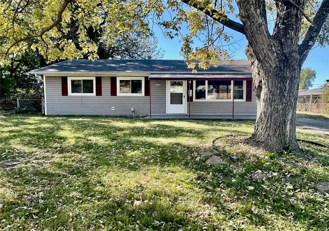 Single Family Residence at 1150 Smith St, East Saint Louis, IL 62206 | MLS# MIS24067495 | | Sold on 2025-05-12