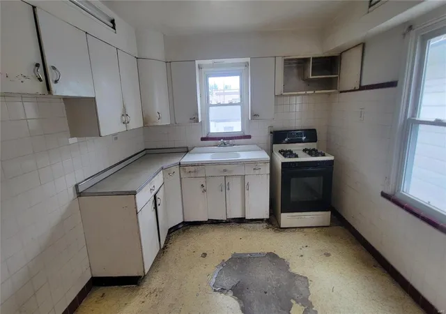 Photo 3 of Single Family Residence at 2134 Esther Ave, Saint Louis, MO 63139 | MLS# MIS24067544 |  | Sold on 2024-12-30