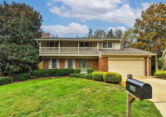 Single Family Residence at 529 Cross Green Ln, Saint Louis, MO 63141 | MLS# MIS24067603 | | Sold on 2025-02-03