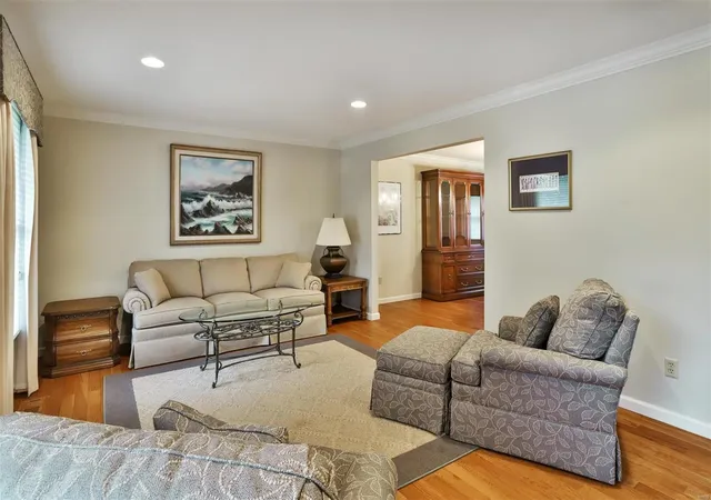 Photo 2 of Single Family Residence at 529 Cross Green Ln, Saint Louis, MO 63141 | MLS# MIS24067603 | | Sold on 2025-02-03