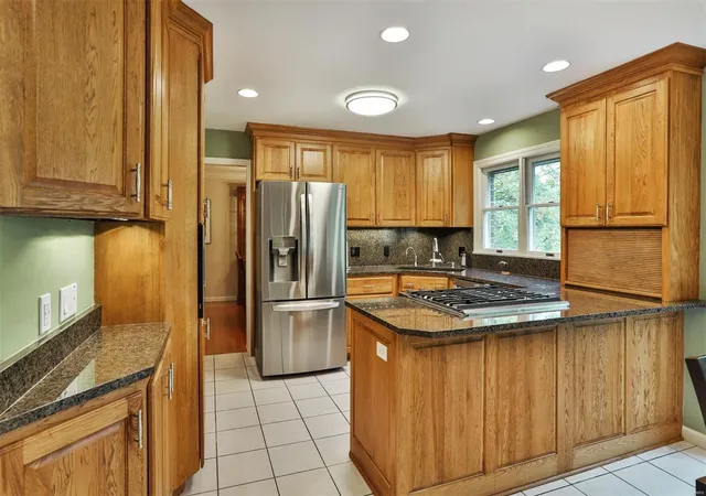 Photo 4 of Single Family Residence at 529 Cross Green Ln, Saint Louis, MO 63141 | MLS# MIS24067603 | | Sold on 2025-02-03