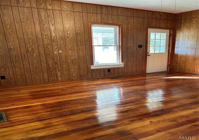 Photo 3 of Single Family Residence at 205 E Kansas City St E, Bland, MO 65014 | MLS# MIS24067678 | | Sold on 2025-05-23
