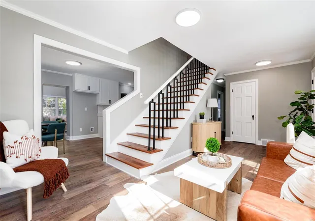 Photo 4 of Single Family Residence at 439 Bogey Ln, Saint Louis, MO 63122 | MLS# MIS24067760 | | Sold on 2025-02-13