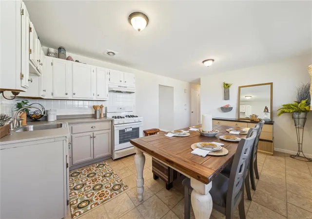 Photo 1 of Single Family Residence at 10331 Chesley Dr, Saint Louis, MO 63136 | MLS# MIS24067868 | | Sold on 2025-05-09