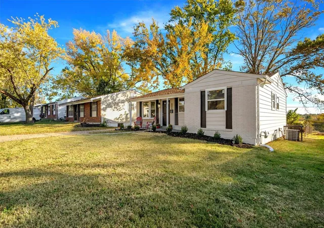 Photo 2 of Single Family Residence at 10540 Castle Dr, Saint Louis, MO 63136 | MLS# MIS24068126 | | Sold on 2025-02-07