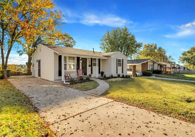 Photo 3 of Single Family Residence at 10540 Castle Dr, Saint Louis, MO 63136 | MLS# MIS24068126 | | Sold on 2025-02-07