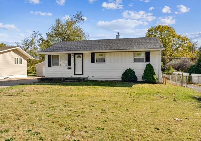 Photo 2 of Single Family Residence at 10320 Durness Dr, Saint Louis, MO 63137 | MLS# MIS24068297 | | Sold on 2025-05-28