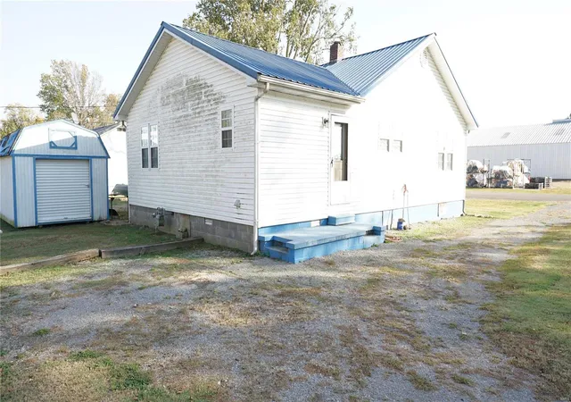 Photo 5 of Single Family Residence at 1303 Olive St, Dexter, MO 63841 | MLS# MIS24068298 |  | Sold on 2025-01-31