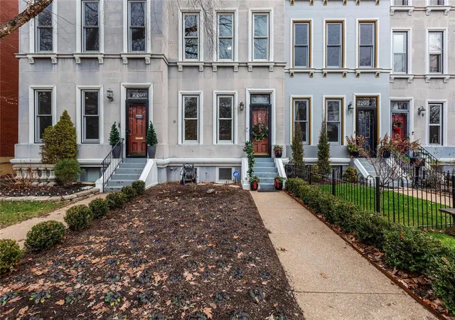 Photo 1 of Townhouse at 2205 Park Ave, Saint Louis, MO 63104 | MLS# MIS24068337 | | Sold on 2025-04-30