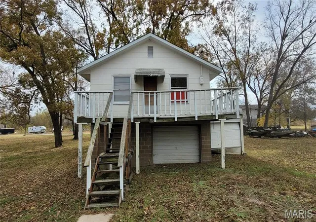 Single Family Residence at 30 Dardenne Dr, Saint Charles, MO 63301 | MLS# MIS24068458 | | Sold on 2025-05-28
