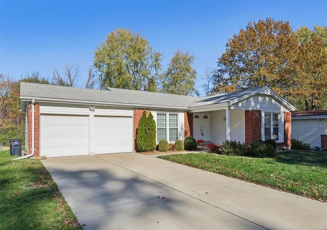 Photo 1 of Single Family Residence at 11827 Gold Leaf Dr, Saint Louis, MO 63146 | MLS# MIS24068470 | | Sold on 2025-02-06