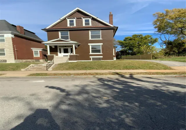 Photo 2 of Single Family Residence at 37 Lewis Pl, Saint Louis, MO 63113 | MLS# MIS24068721 | | Sold on 2025-01-28
