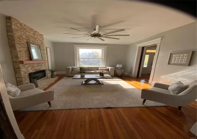 Photo 4 of Single Family Residence at 37 Lewis Pl, Saint Louis, MO 63113 | MLS# MIS24068721 | | Sold on 2025-01-28