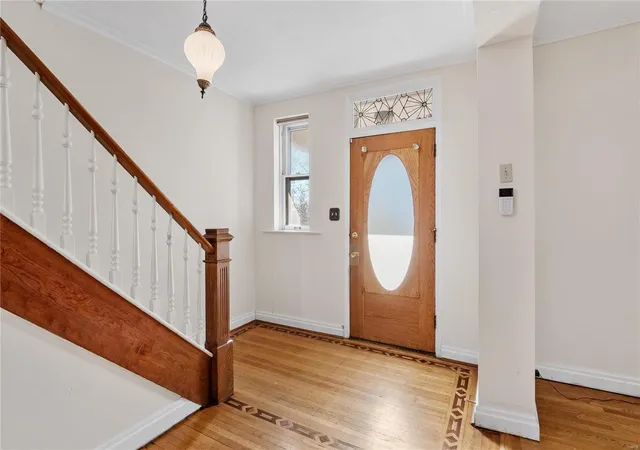 Photo 3 of Single Family Residence at 7235 El Moro Ave, Saint Louis, MO 63117 | MLS# MIS24068755 | | Sold on 2025-02-04