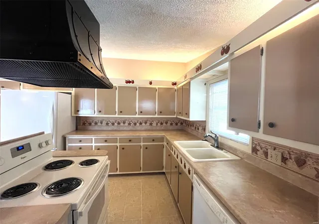 Photo 3 of Single Family Residence at 1105 Schriewer Dr, Hermann, MO 65041 | MLS# MIS24068886 | | Sold on 2025-05-21