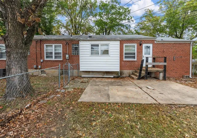 Photo 3 of Single Family Residence at 9472 Yorktown Dr, Saint Louis, MO 63137 | MLS# MIS24068891 |  | Sold on 2024-12-13