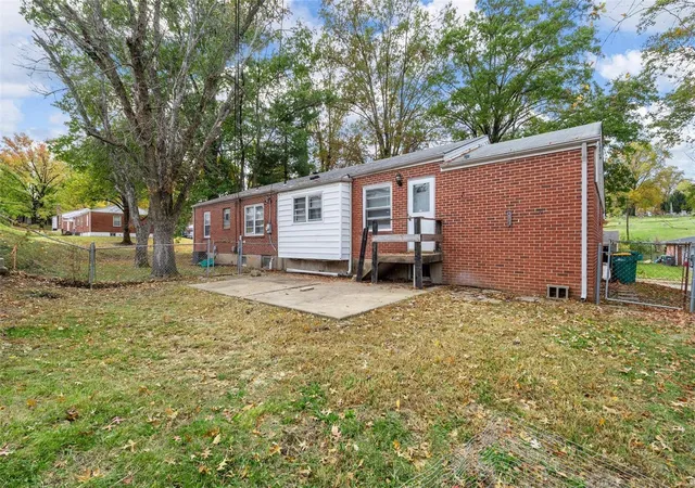 Photo 4 of Single Family Residence at 9472 Yorktown Dr, Saint Louis, MO 63137 | MLS# MIS24068891 |  | Sold on 2024-12-13