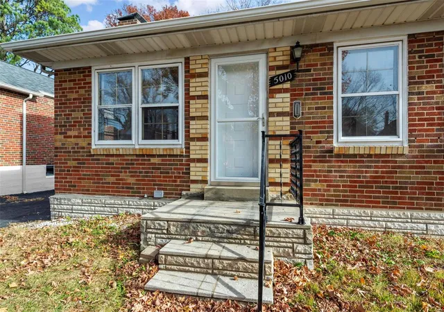 Photo 4 of Single Family Residence at 5010 Glennon Dr, Saint Louis, MO 63119 | MLS# MIS24068899 | | Sold on 2025-05-02