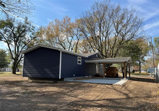 Photo 3 of Single Family Residence at 814 Stella St, Montgomery City, MO 63361 | MLS# MIS24068905 | | Sold on 2024-12-27