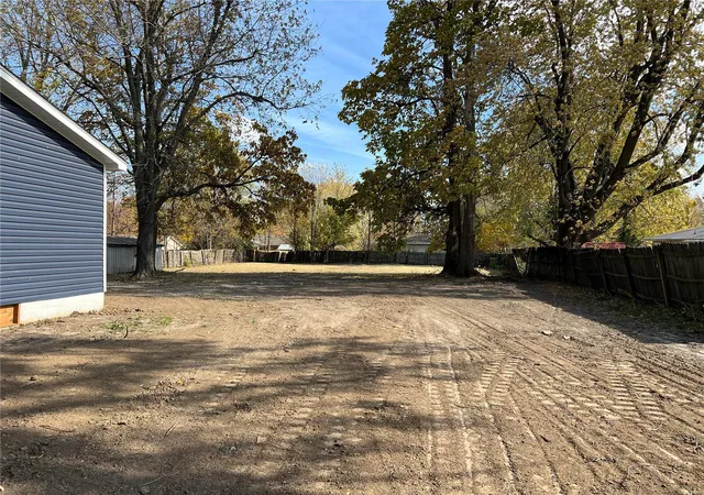 Photo 5 of Single Family Residence at 814 Stella St, Montgomery City, MO 63361 | MLS# MIS24068905 | | Sold on 2024-12-27