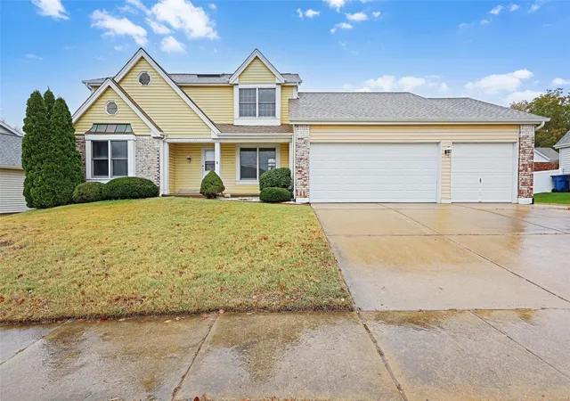 Single Family Residence at 2709 Storm Lake Dr, Saint Louis, MO 63129 | MLS# MIS24068950 | | Sold on 2025-02-19