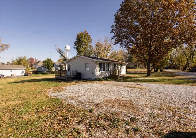 Photo 1 of Single Family Residence at 901 Ely St, Perry, MO 63462 | MLS# MIS24069138 | | Sold on 2025-02-14