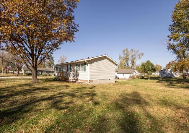 Photo 5 of Single Family Residence at 901 Ely St, Perry, MO 63462 | MLS# MIS24069138 | | Sold on 2025-02-14