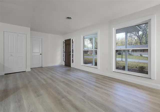 Photo 2 of Single Family Residence at 160 Green Acres Rd, Saint Louis, MO 63137 | MLS# MIS24069263 | | Sold on 2024-12-20
