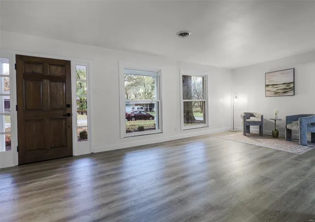 Photo 3 of Single Family Residence at 160 Green Acres Rd, Saint Louis, MO 63137 | MLS# MIS24069263 | | Sold on 2024-12-20