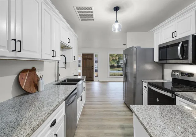 Photo 4 of Single Family Residence at 160 Green Acres Rd, Saint Louis, MO 63137 | MLS# MIS24069263 | | Sold on 2024-12-20